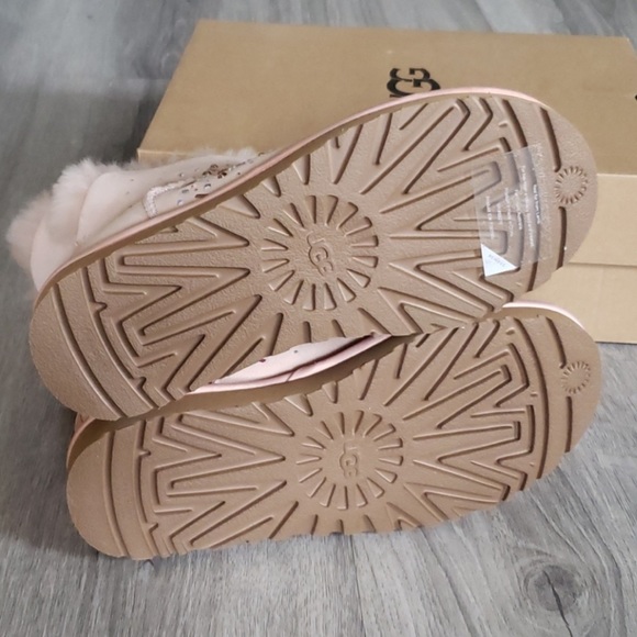 🆕 Rare UGG | Mini Boots | Galaxy Swarovski Bling | NWT - Picture 2 of 10